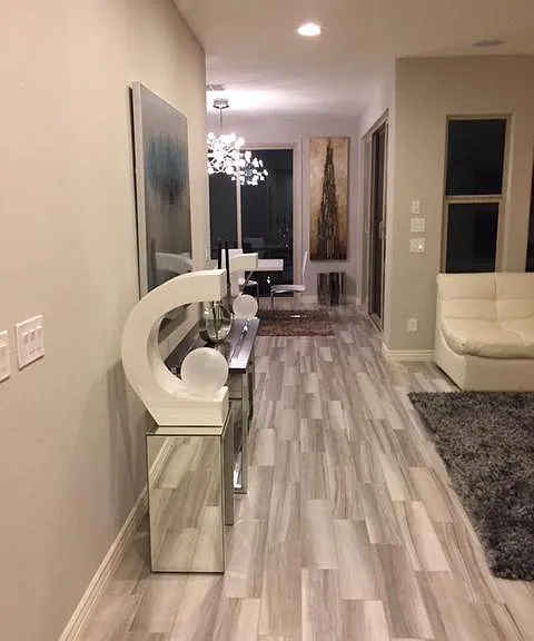 4649 E Daley Ln — Photo 2
