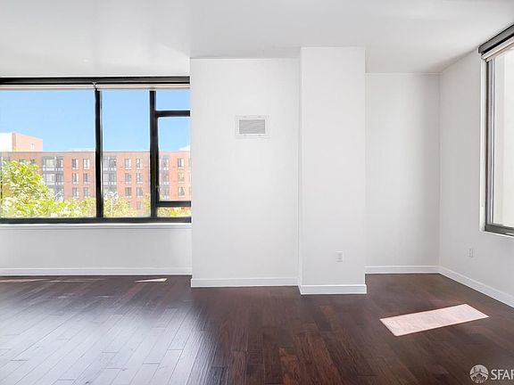 3rd image of 250 King St Unit 370