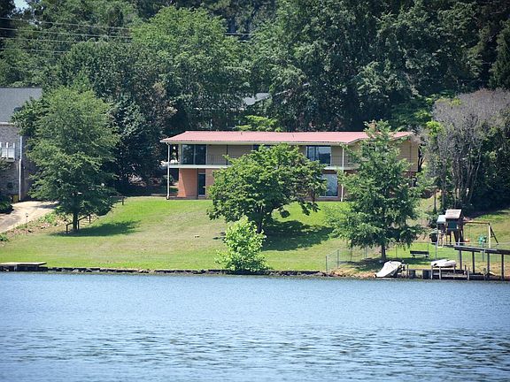 2nd image of 230 W Lakeshore Dr