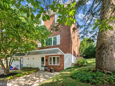 858 Ronnie Ln, Philadelphia, PA, 19128