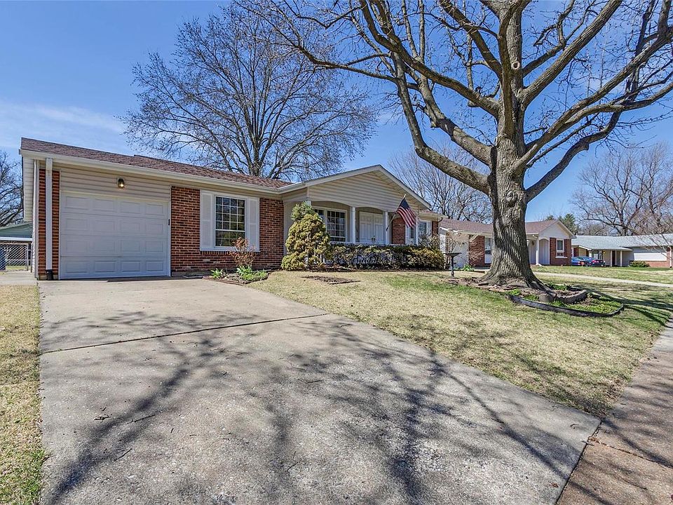 1st image of 2350 Greenbriar Dr