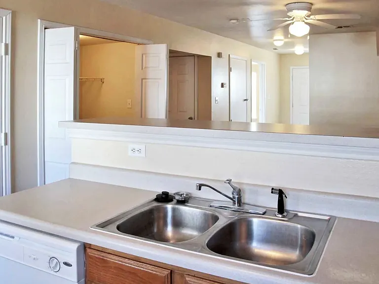 Cantibury Pointe Apartments — Photo 6
