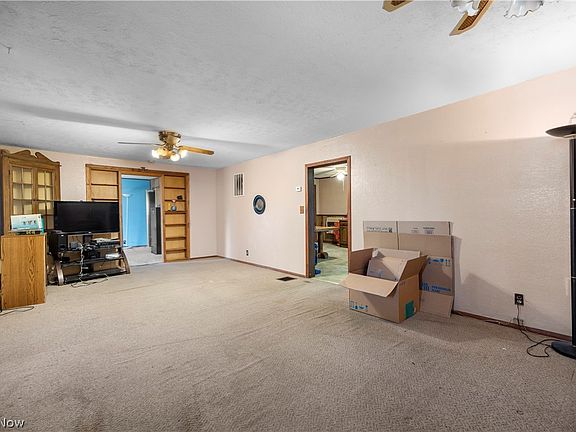 5th image of 14307 Darrow Rd