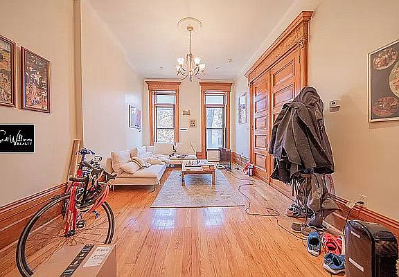 3rd image of 127 Bainbridge St #2