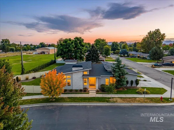 372 N Taylor St, Eagle, ID 83616