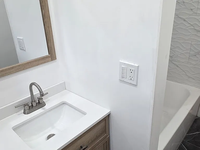 572 River St #2 — Photo 4