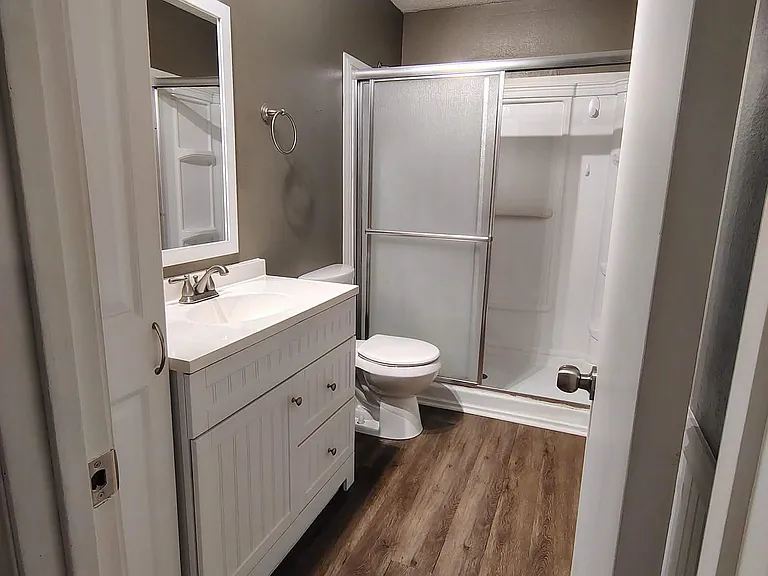 1208 Scott Dr — Photo 4