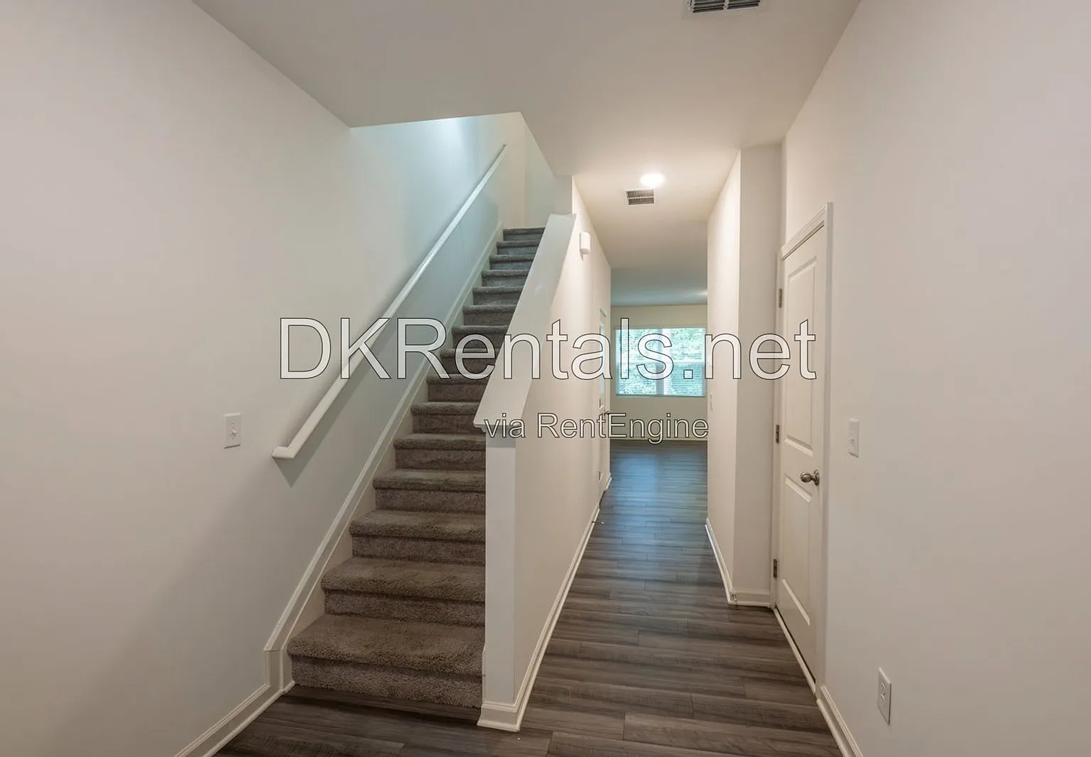 3 bed, 2.5 bath, 1386 sqft, $1,950 — Photo 3