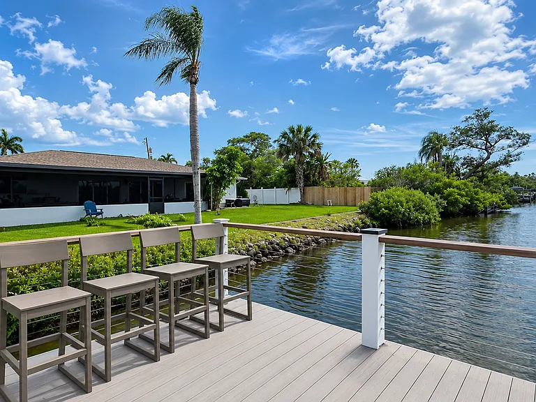902 Bayshore Dr — Photo 1