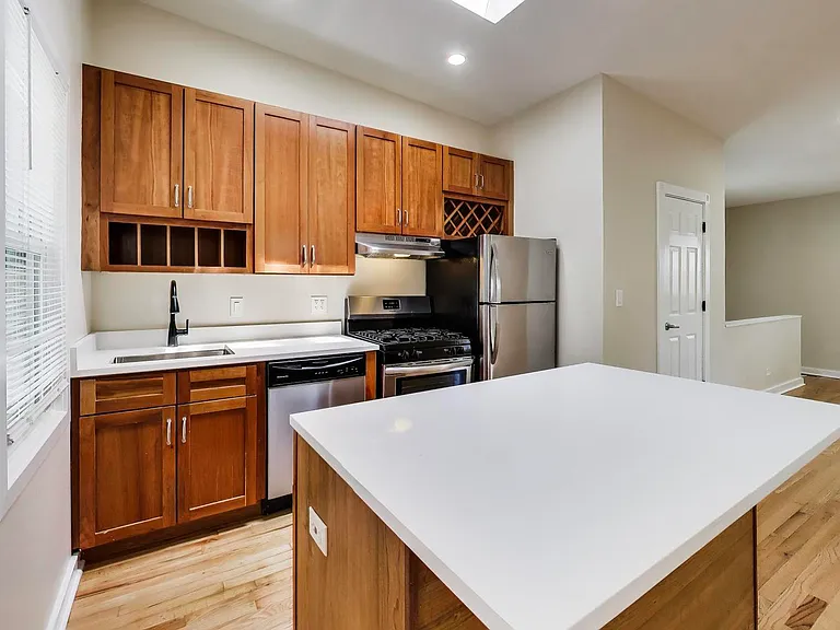 2233 W Armitage Ave #CH — Photo 5