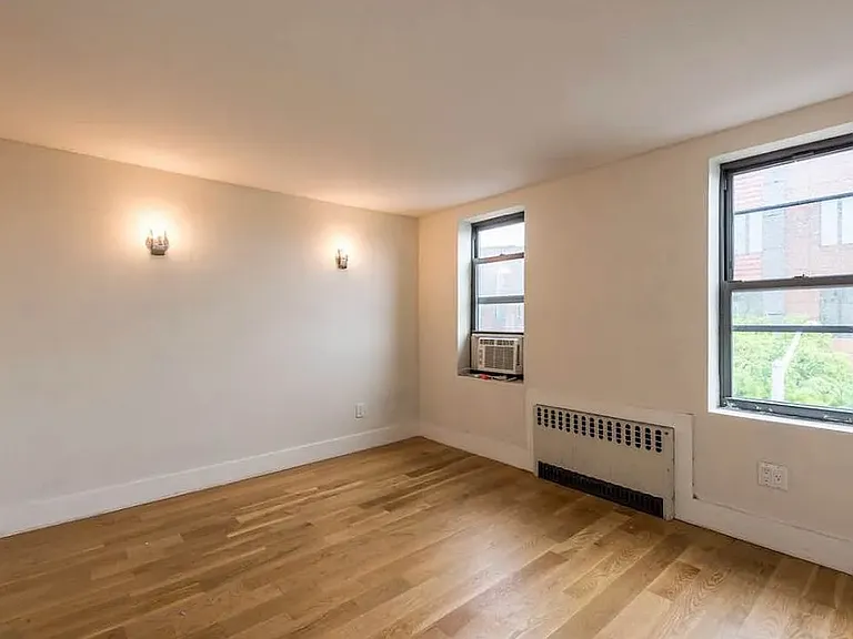 338 Melrose St #3L — Photo 11