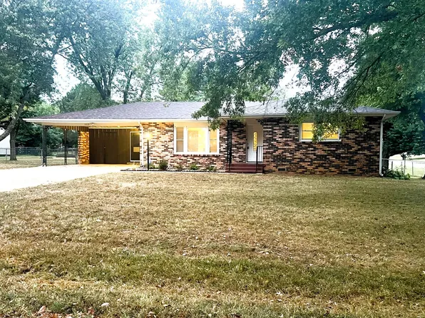 1015 McPhail Drive, Aurora, MO 65605