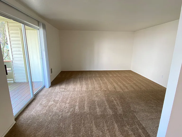 Willow Creek Apartments — Photo 26