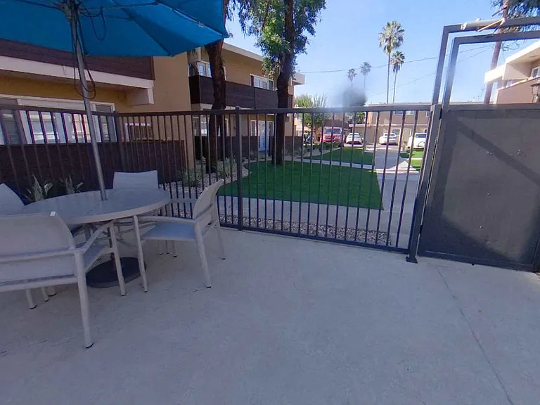 Dorado Plaza Apartments — Photo 3