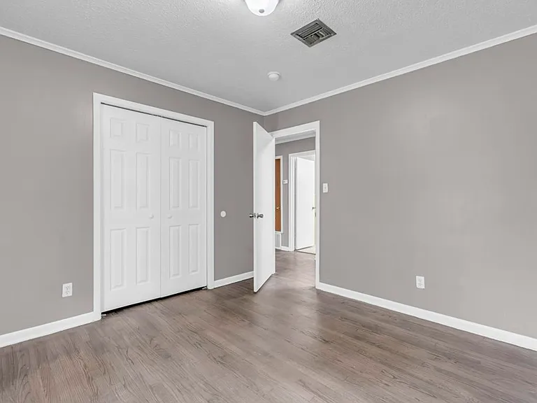 1007 Eisenhower Dr — Photo 13
