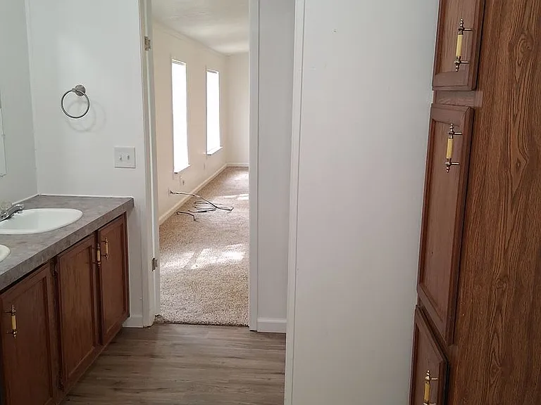 910 Sands Rd — Photo 6