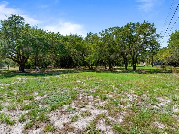 801 Sunset Dr, Rockport, TX 78382