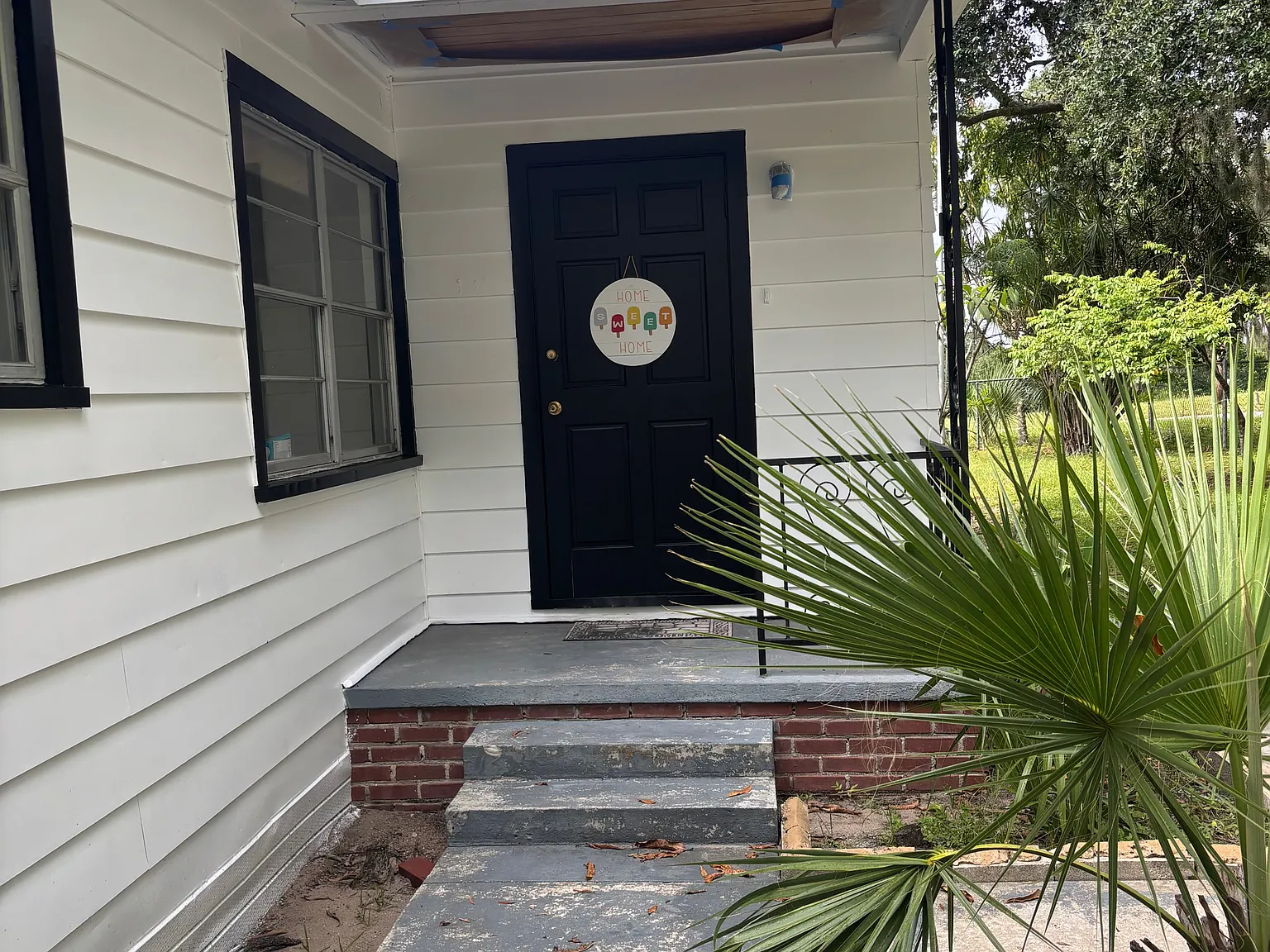 302 S Palm Ave — Photo 2