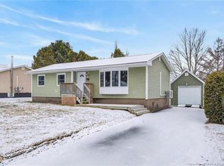 8 Finnamore St, Oromocto, NB E2V 2J5