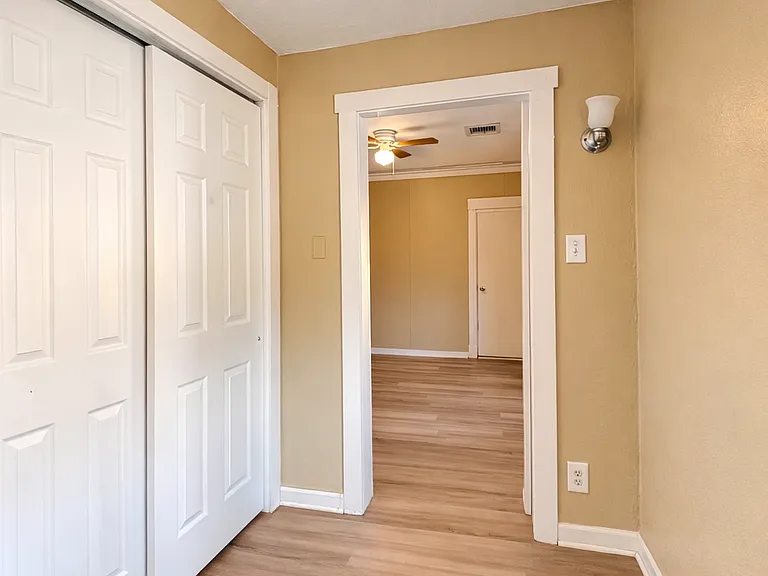 8801 W Adler St — Photo 13
