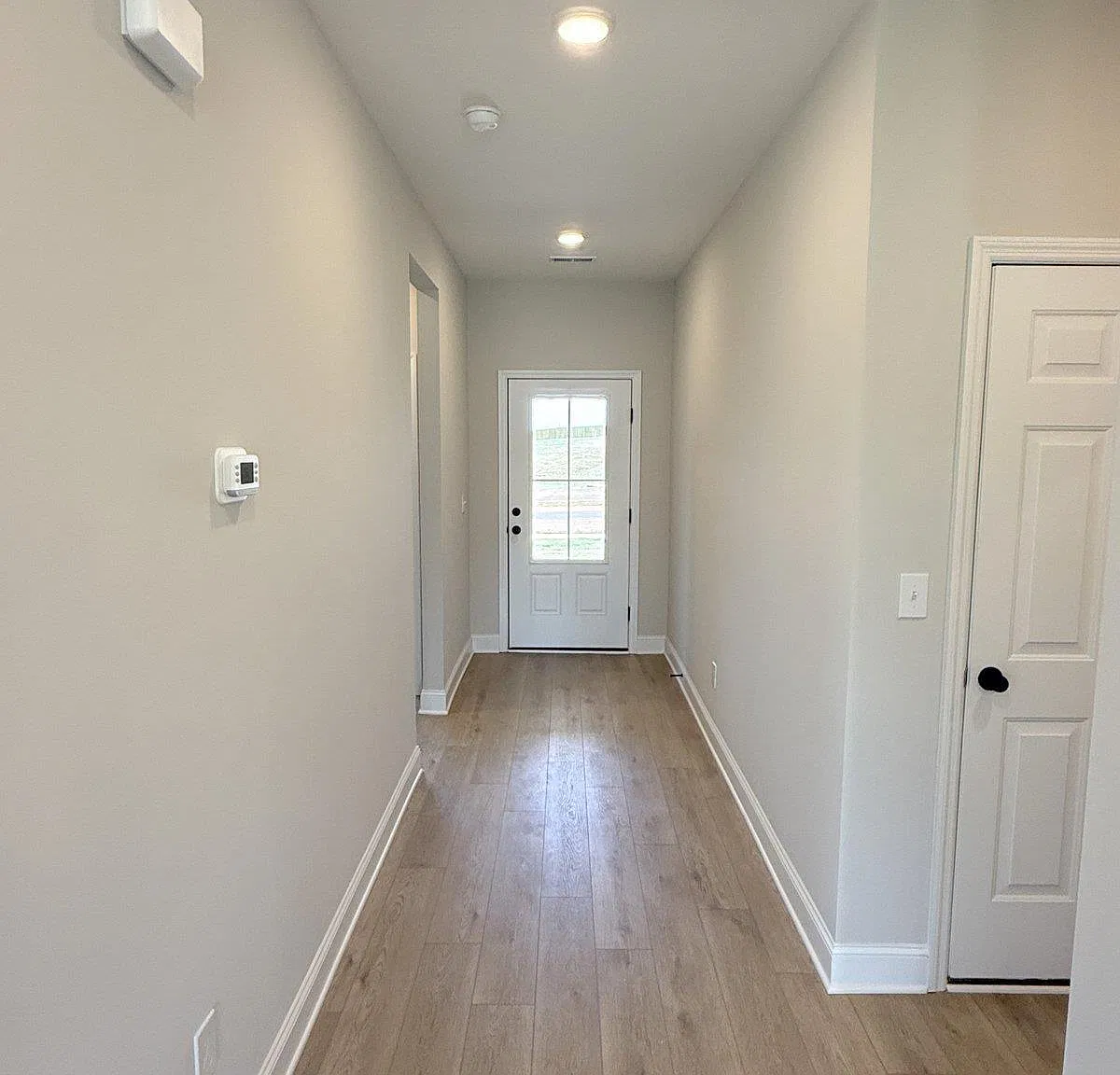 3 bed, 2.0 bath, 1620 sqft, $1,795 — Photo 3