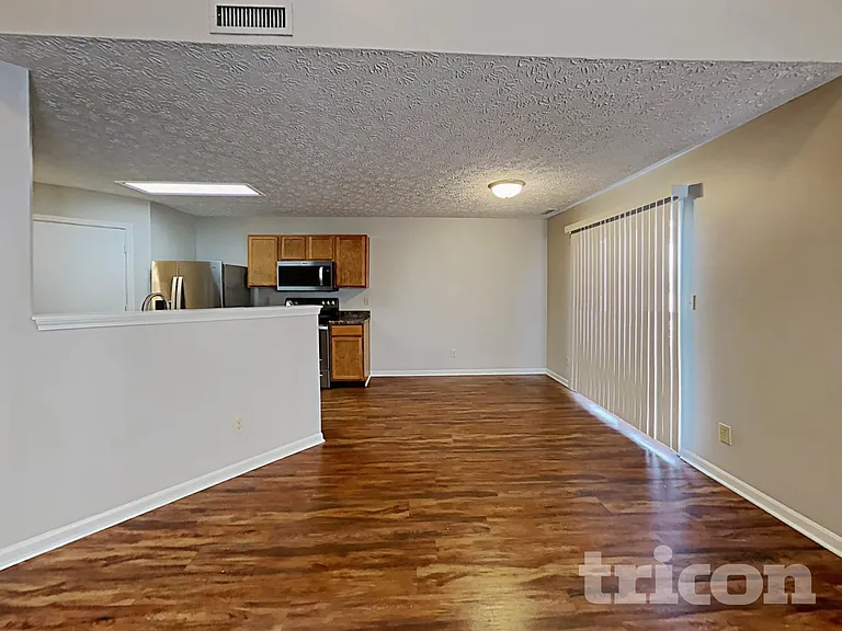 4475 Connaught East Dr — Photo 3