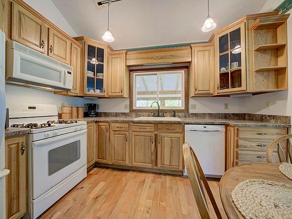 5th image of 2072 Potter Rd E