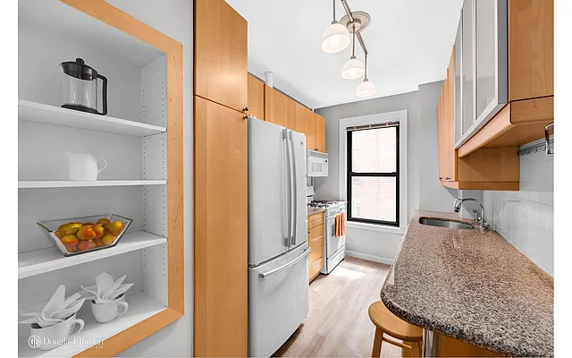 Sold by Douglas Elliman | media 16