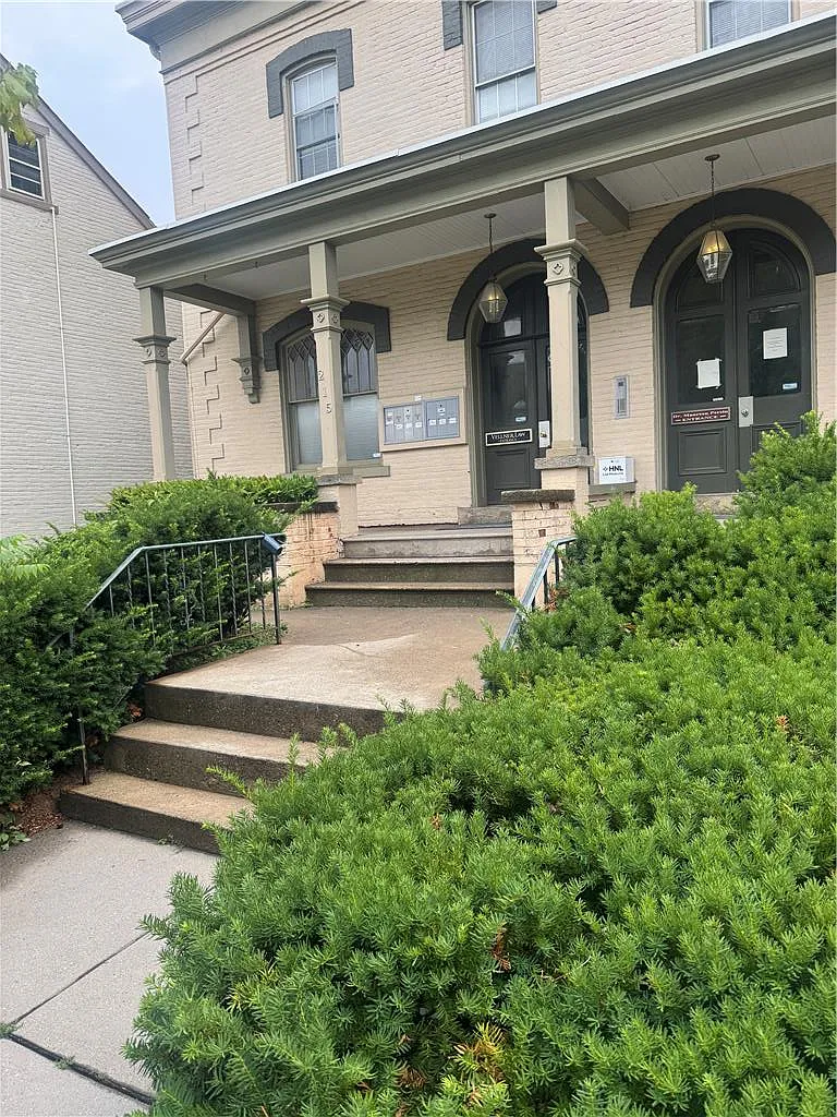 1 bed, 1.0 bath, 700 sqft, $1,249 — Photo 1