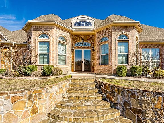 4th image of 1304 Saratoga Ct