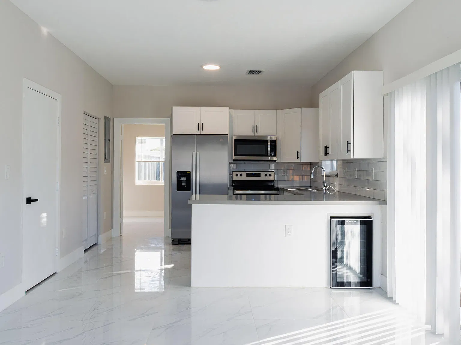 3 bed, 2.5 bath, 1260 sqft, $3,500 — Photo 2