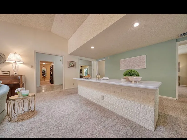 1379 Bridle Path Ln — Photo 14