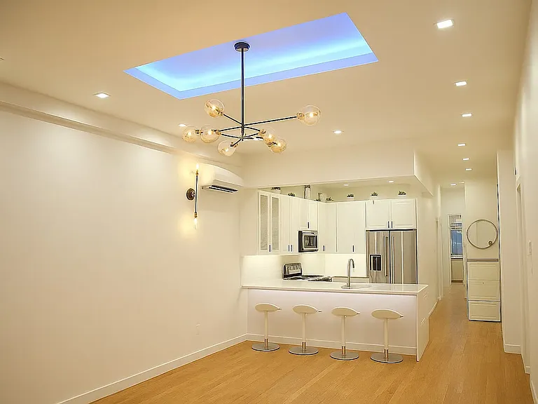 101 Dupont St #2 — Photo 1
