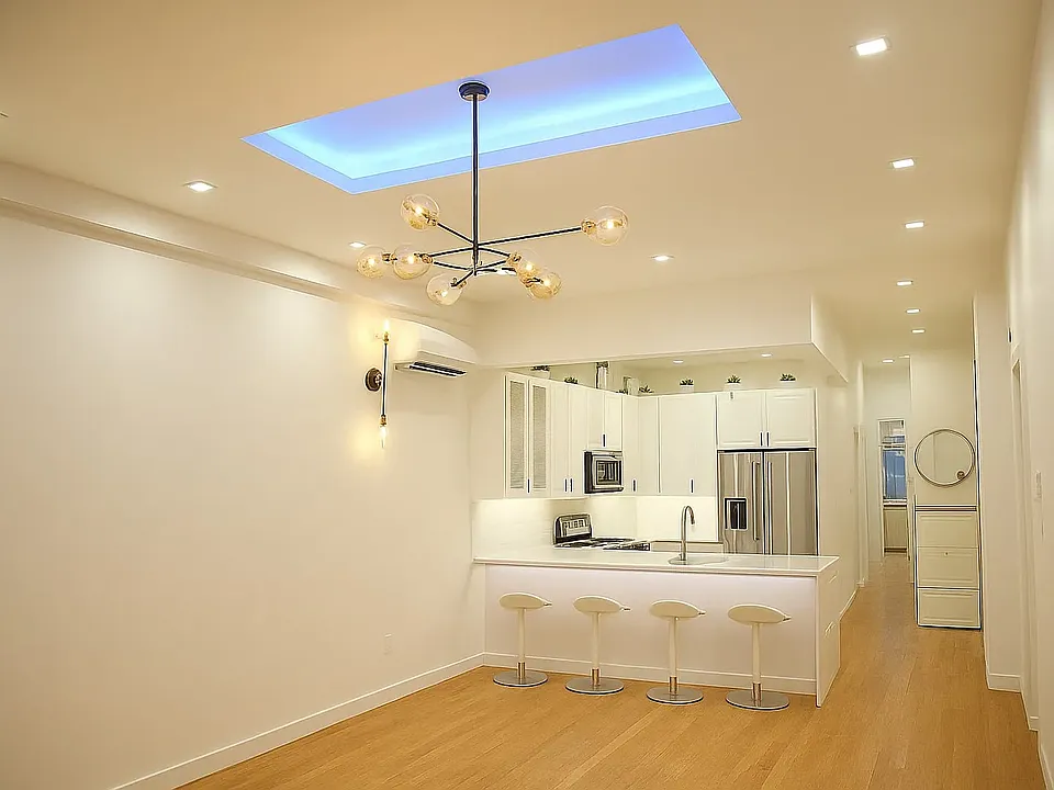 101 Dupont St #2