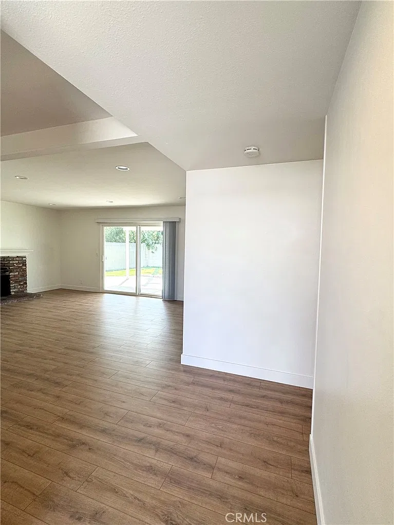 3 bed, 1133 sqft, $3,900 — Photo 4