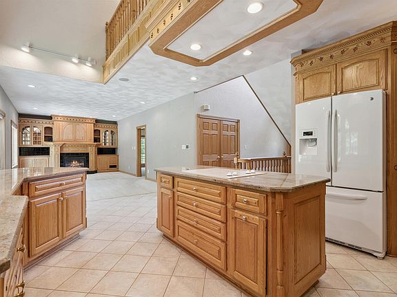 5th image of 500 Douglas Rd