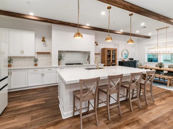 587 Gateway Ln, San Marcos, CA 92078