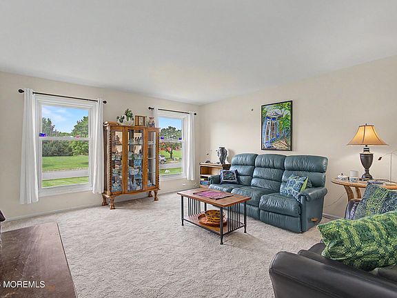 4th image of 9 Stacy Drive