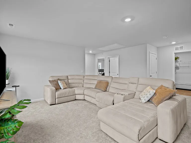 402 Folkstone Rd — Photo 18