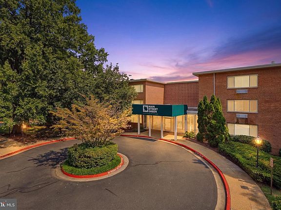 2nd image of 10570 Main St APT 302