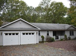 114 Rodeo Dr, Hawley, PA 18428