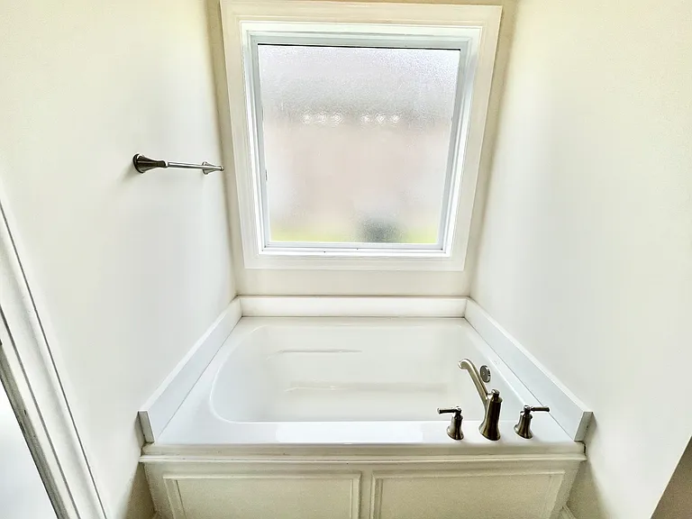 1102 Cavil Hollins Ct — Photo 11