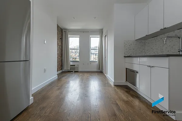 Rented by FirstService Realty (legacy) | media 5