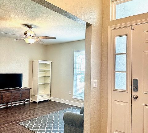 5th image of 5109 Peach Dr