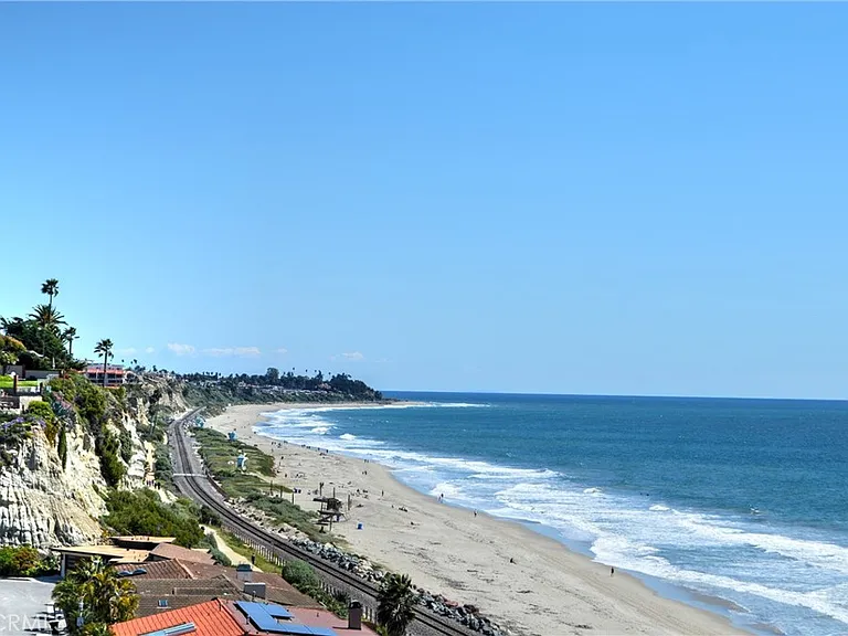 123 W Avenida Valencia — Photo 4