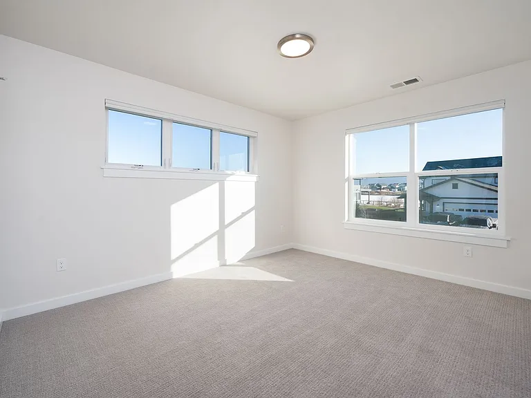 5575 Westmorland Dr — Photo 10