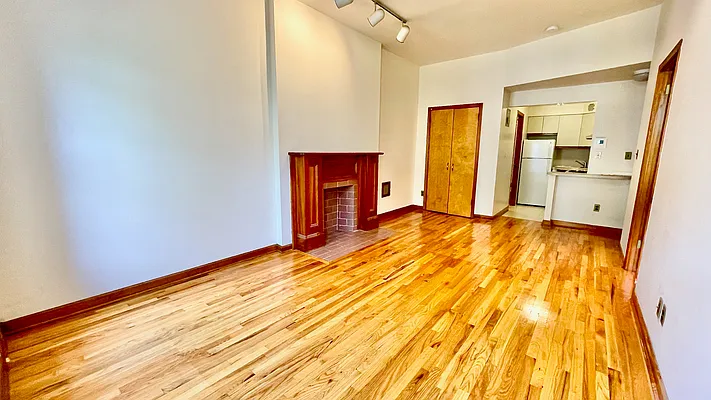 Rented by JK Dansar Corp | media 4