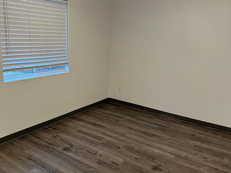 SE Scenic View Dr — Photo 8