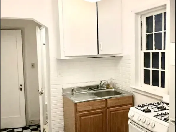 314 East 70th Street image 1 of 5