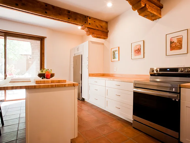 11 Baca Townhouse — Photo 2